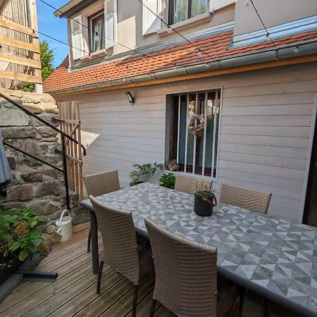 Дом отдыха Le Avec Terrasse Et Piscine *