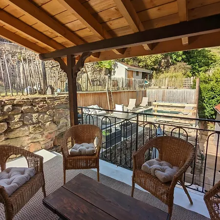 Дом отдыха Le Avec Terrasse Et Piscine *