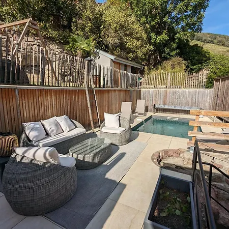 Le Avec Terrasse Et Piscine